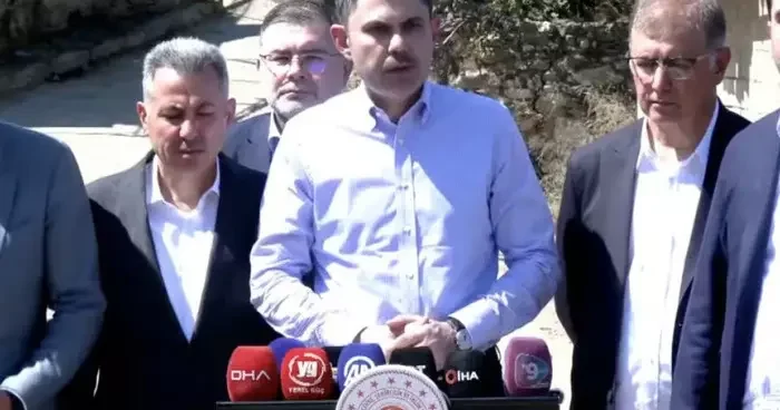 Bakan Kurum dan yangınlarla ilgili açıklama: 8 ilimizde etkilenen toplam bina sayısı bin 168’e ulaştı, devletimizin tüm birimleri sahadadır