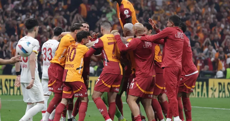Galatasaray yıldızına veda ediyor: Pazartesi günü imza atacak