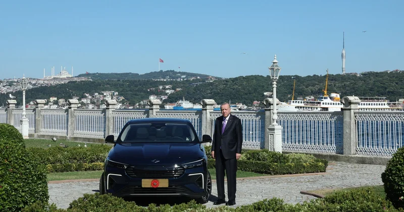 Cumhurbaşkanı Erdoğan, Togg un yeni modeli T10F yi test etti
