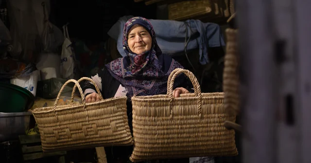 Kispetin yareni zembili 62 yıldır pehlivanlar için dokuyor Çanakkale Haberleri
