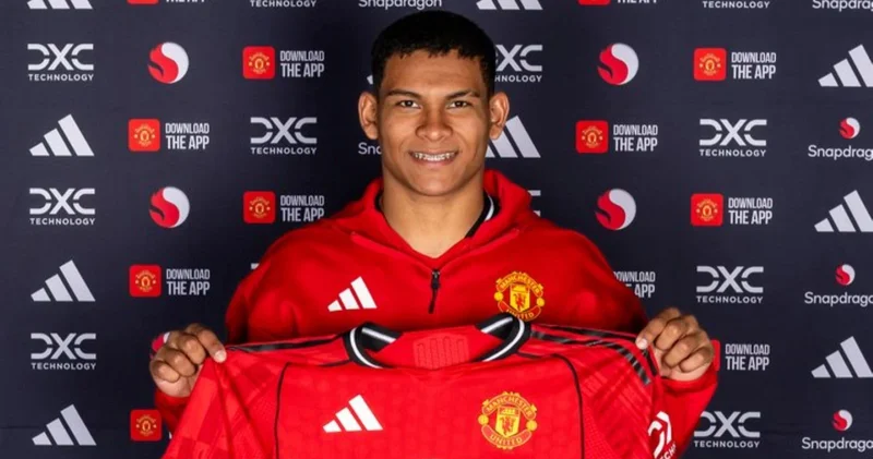 Manchester United a 18 lik Paraguaylı