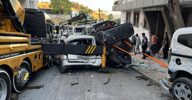 Vinç kontrolden çıktı: Park halindeki 23 araca çarptı VİDEO İZLE
