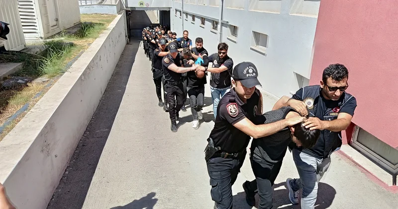 Kahve kutuları uyuşturucu ağını ortaya çıkardı: 16 zanlıya tutuklama