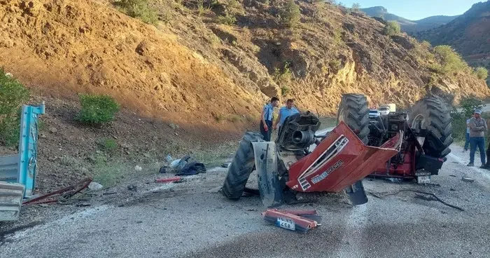 Devrilen traktörün sürücüsü öldü