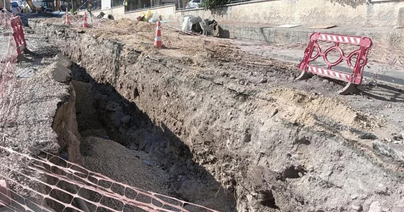 Elektrik akımına kapılan belediye işçisi hastaneye kaldırıldı