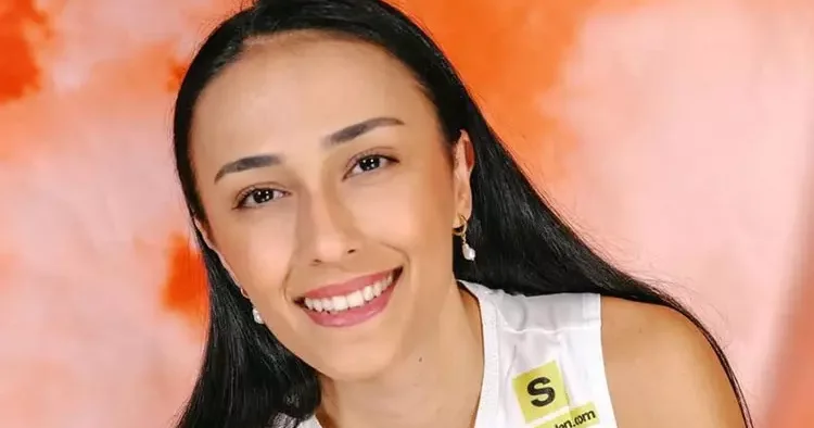 Simge Aköz, sağ elinden ameliyat oldu