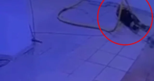 Su tahliyesi sırasında akıma kapılan kapıcının ölüm anı kamerada Diyarbakır Haberleri