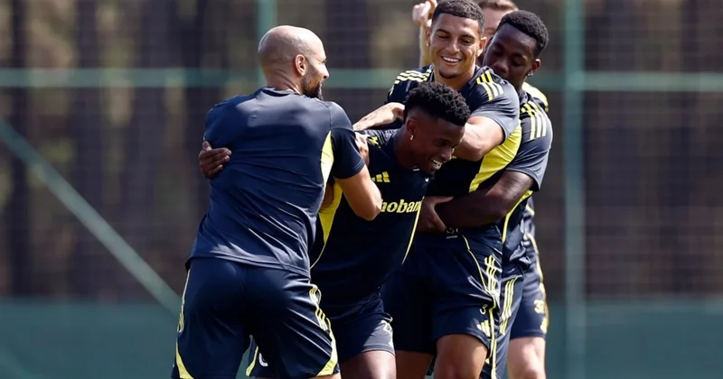 Fenerbahçe de kamp kadrosu açıklandı! 2 isim riske edilmedi Sözcü Gazetesi