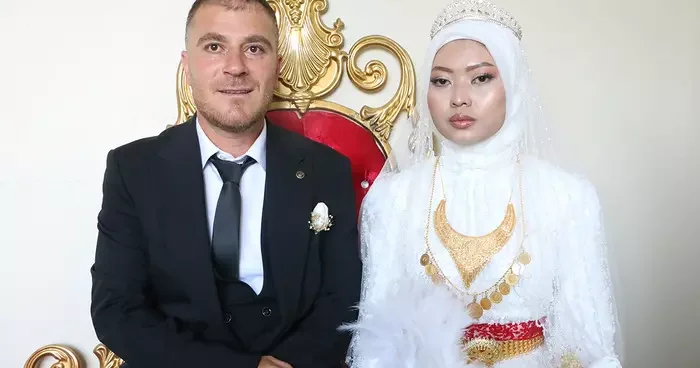 Yüksekova ya Endonezyalı gelin: Turist kafilesini kaybedince Hakkarili Rıdvan ile tanıştı