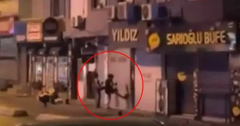Beyoğlu nda tamir ettirdiği telefonunun ekranı kırıldı; dükkana tekme ve yumruklarla saldırdı