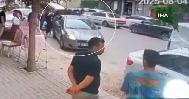 Kepçe operatörü dehşeti 5 aracı biçti 2 kişiyi yaraladı!