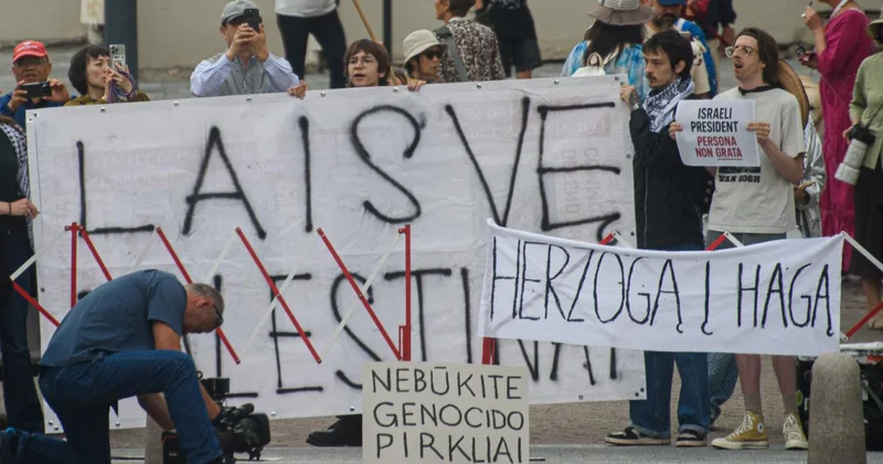 Soykırımcı İsrail in Cumhurbaşkanı Herzog, Litvanya da protesto edildi