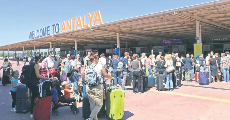 Antalya’ya turist yağıyor