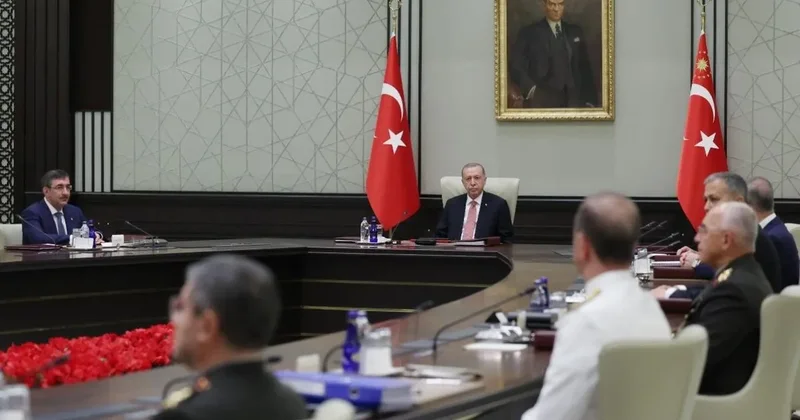 Yüksek Askeri Şura toplanıyor! Toplantı öncesi Başkan Erdoğan dan Anıtkabir ziyareti