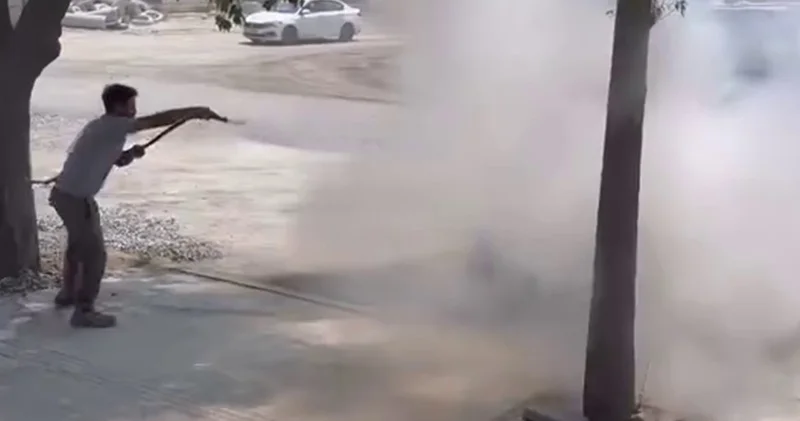 Park halinde alevlere teslim oldu, mikser sürücüsü imdadına yetişti