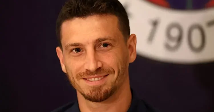 Fenerbahçe’nin yeni kaptanı Mert Hakan Yandaş oldu!