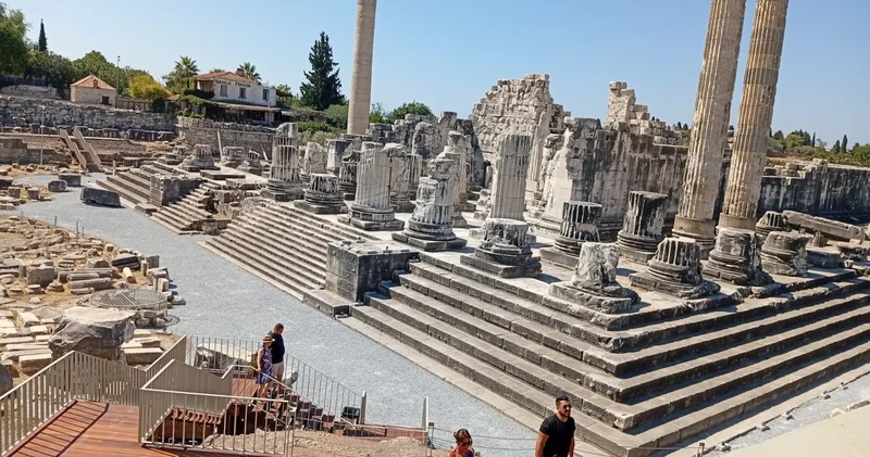 Dünyanın ilk kehanet merkezi Apollon Tapınağı ziyarete açıldı
