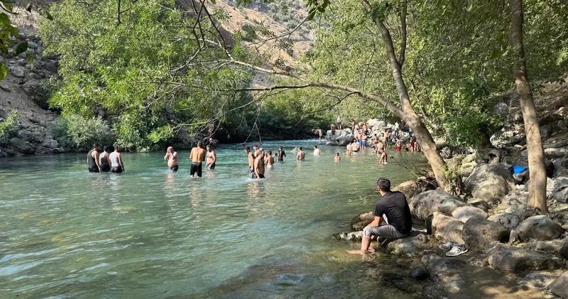 Hakkari de sıcaktan bunalanların gözdesi Avaşin Deresi