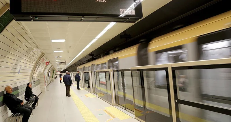 Yolcular panik yaşadı! Metro asansöründe mahsur kaldılar