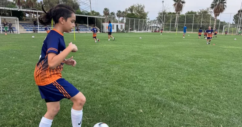 Depremzede çocuk futbolla hayata tutundu: Adıyamanlı Osman Inter e doğru