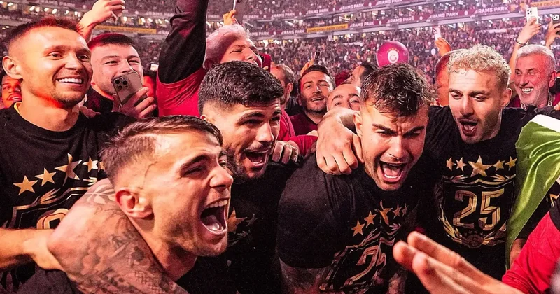 Galatasaray ın yıldızı yuvada kaldı: Dört yıllık sözleşmeyi imzaladı
