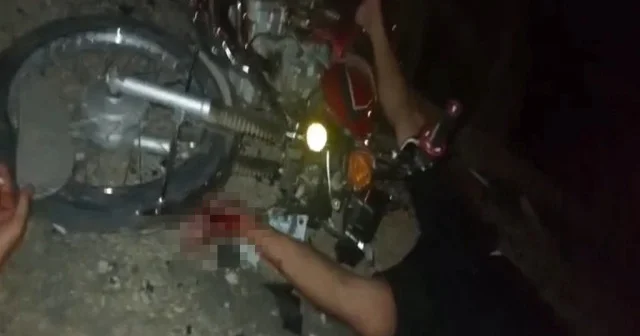 Adana da kaza yapan motosikletli sosyal medyadan yardım istedi VİDEO İZLE