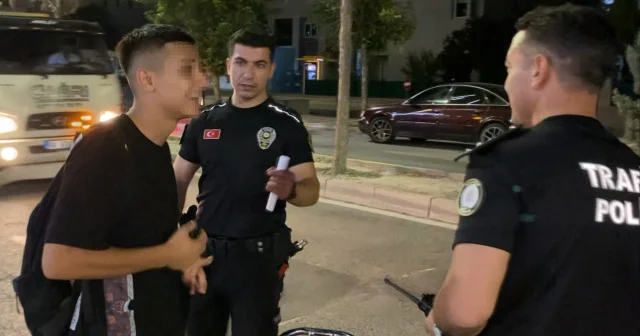 Motosikletini dördüncü kez bağlatan gencin rahatlığı dikkat çekti: Yakından çekmeyin çirkin çıkıyorum VİDEO İZLE