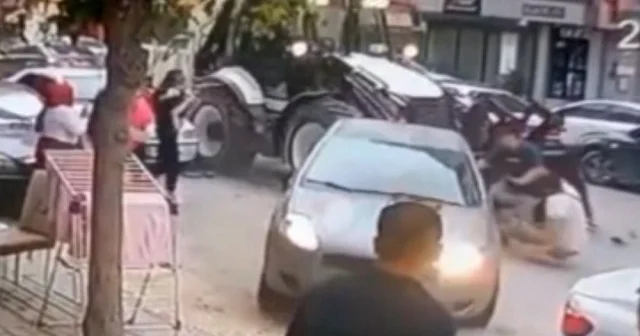 Eskişehir’de iş makinesi operatörü 5 araca çarptı VİDEO İZLE