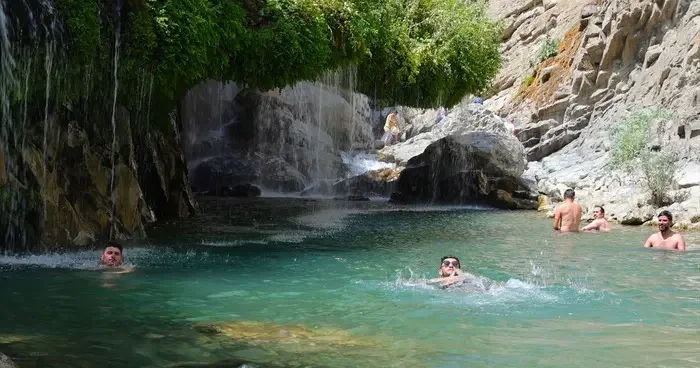 Hakkari deki Sineber Kanyonu doğal serinlik arayanların uğrak noktası oldu: Harika bir doğası var