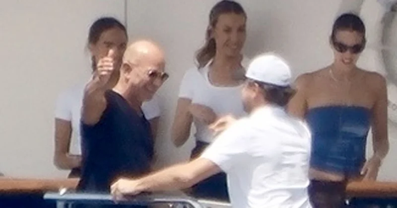 Leonardo DiCaprio ile sevgilisi Vittoria Ceretti yi ağırladılar magazin haberleri