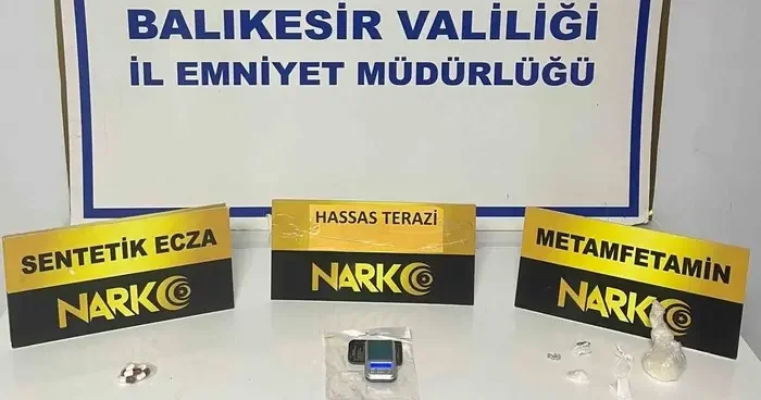Ayvalık’ta durdurulan araçtan uyuşturucu çıktı: 2 gözaltı