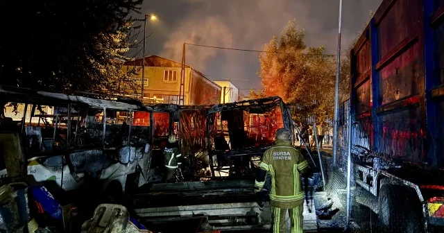 Bursa da karavanda çıkıp kamyona sıçrayan yangın söndürüldü Gündem Haberleri