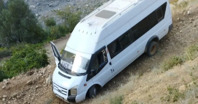 Bingöl de minibüs şarampole devrildi: 7 yaralı Sözcü Gazetesi