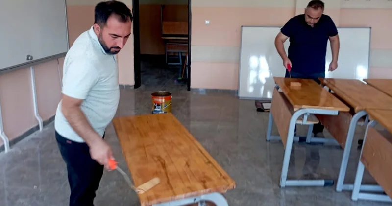 Sınıfları onarma işi de öğretmenlere kaldı: Müdürden teşekkür
