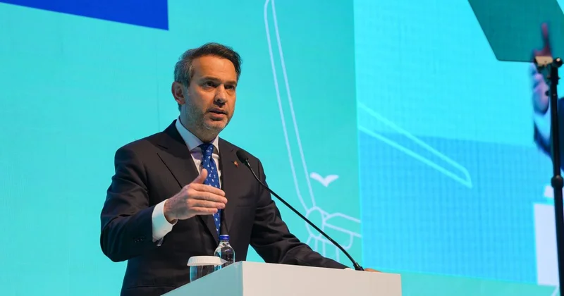 Bakan Bayraktar: Güneş ve rüzgar enerjisinde kapasite tahsisi için yarışma düzenleyeceğiz