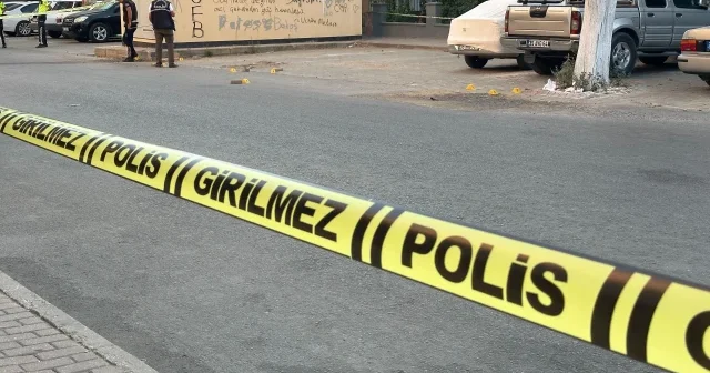 Sokak ortasında husumetlilerine kurşun yağdırdı İzmir Haberleri