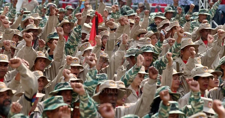 ABD savaş gemilerini göndermişti: Venezuela seferberlik ilan etti