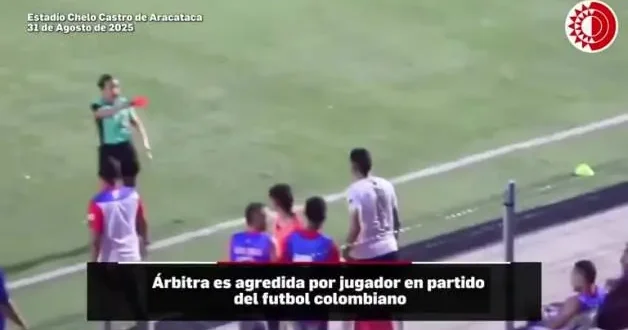 Futbol dünyası bu olayı konuşuyor! Kırmızı kart gören futbolcu kadın hakeme tokat attı