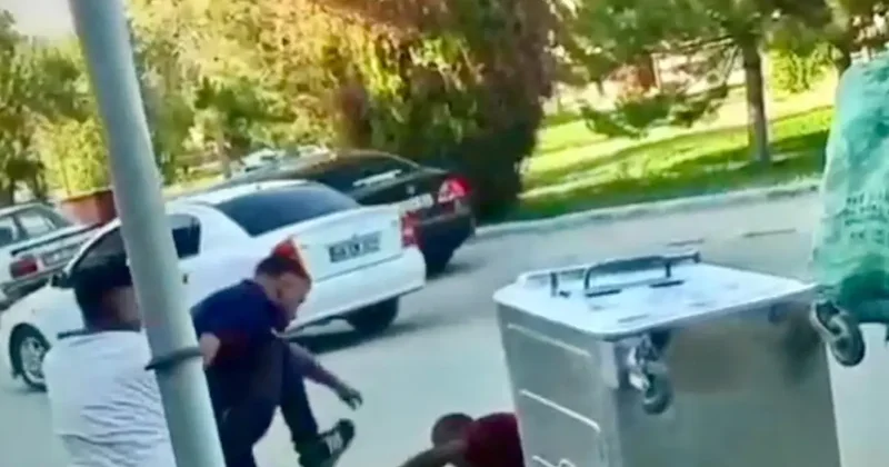 Vicdanları yaralayan görüntü: Babası yaşındaki kağıt toplayıcısını tekme tokat dövdü
