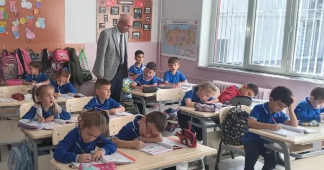 Pazartesi okullar saat kaçta açılacak? 8 Eylül de toplu taşıma ücretsiz mi? İşte pazartesi günü okulların açılış ve bitiş saatleri Son Dakika Haberleri