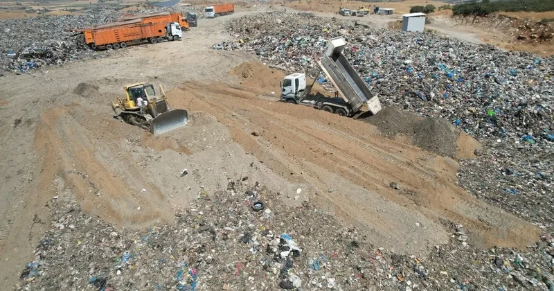 İzmir de çöp krizi büyüyor! Jandarmadan CHP li belediyeye suçüstü operasyonu