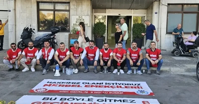 Maaşlarını alamayan işçiler, belediye önünde eylem yaptı