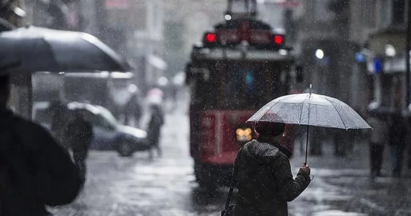 Peş peşe uyarılar geldi, saat verildi: İstanbul’da sağanak ve fırtına alarmı!