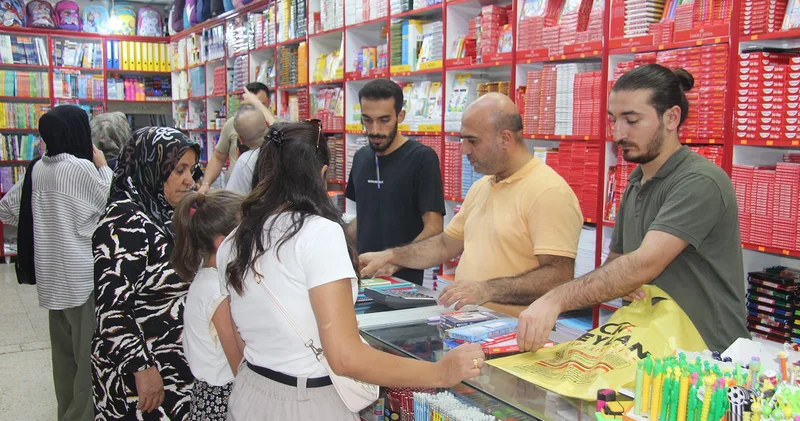 Kırtasiyelerde okul alışverişi yoğunluğu