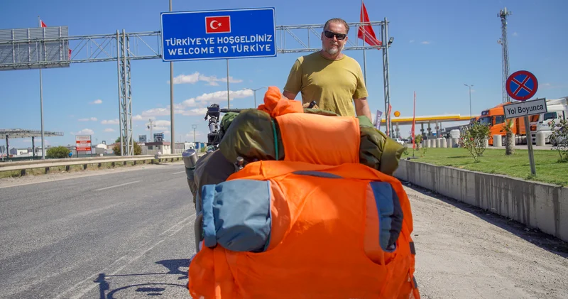 Kıtaları yürüyerek aşan İngiliz gezgin, Türk misafirperverliğine hayran kaldı