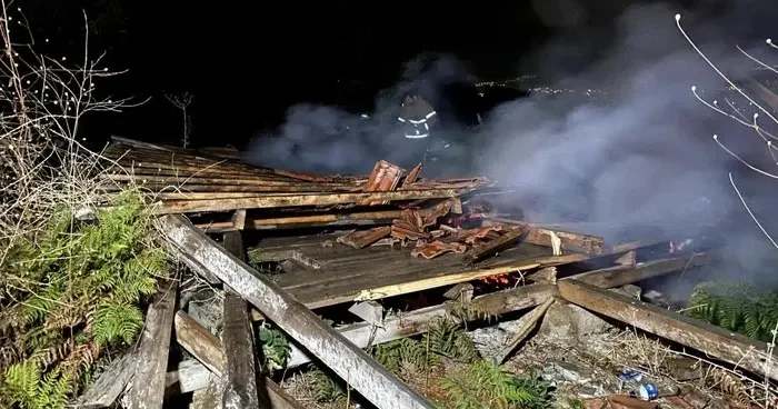 Tarlada yangın çıktı! 2 baraka küle döndü