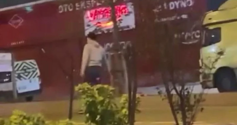 Yolu kesti, uyaranları bıçakla tehdit etti! Son dakika haberleri