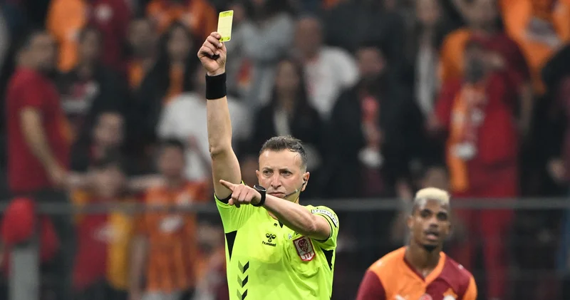 Eski hakemler Galatasara Beşiktaş derbisindeki pozisyonları değerlendirdi: 3 tane kırmızı kartı atladı! Galatasaray Haberleri