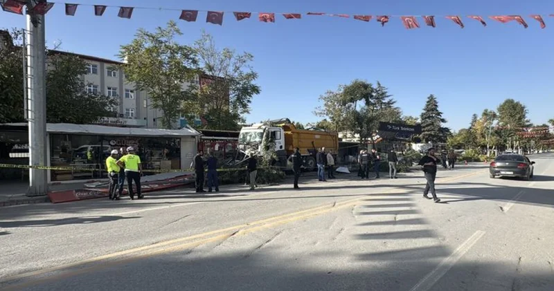 Freni arızalandı, 7 konteynere çarptı! Son dakika haberleri