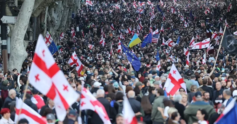 Gürcistan da Seçim Protesto Edildi